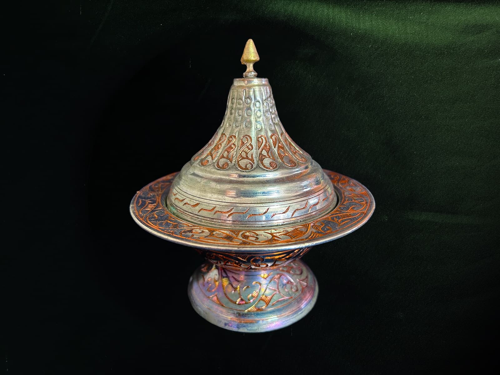 Covered Copper Serving Piece